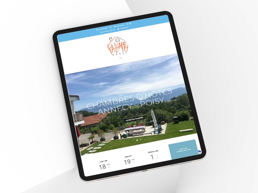Site WordPress vue responsive depuis une tablette du site Falhappy House chambre d'hôte. On voit les montagnes des Alpes. Site réalisé par Le Web Serein