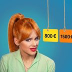 femme rousse avec l'air qui ne comprend pas devant 3 devis de son site internet